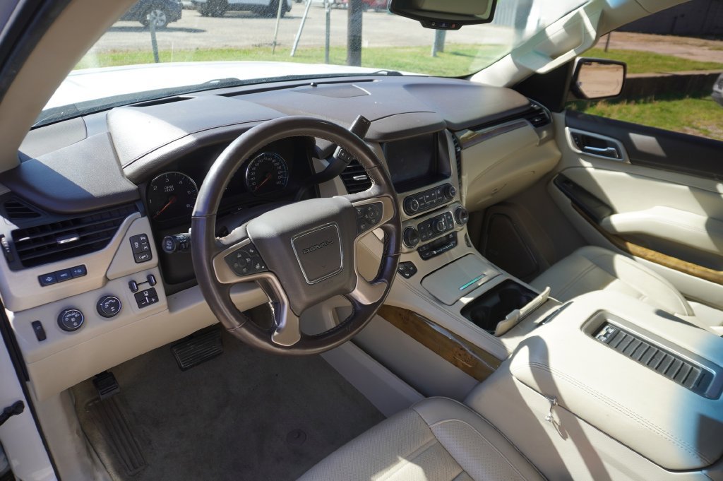 Used 2017 GMC Yukon Denali w/ Open Road Package AWD/4WD image 3