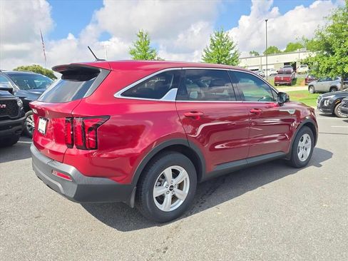 Used 2023 Kia Sorento LX FWD image 3