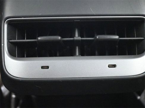 Used 2021 Tesla Model Y Long Range image 15