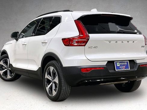 Certified 2023 Volvo XC40 B5 Plus w/ Protection Package Premier AWD/4WD image 4