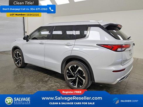 Used 2023 Mitsubishi Outlander SEL FWD image 3