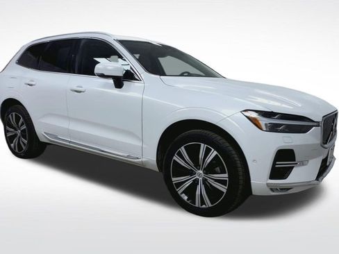 Used 2023 Volvo XC60 B5 Ultimate w/ Climate Package image 2