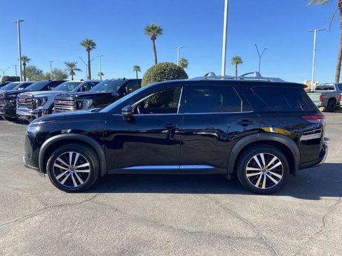 Used 2023 Nissan Pathfinder Platinum image 4