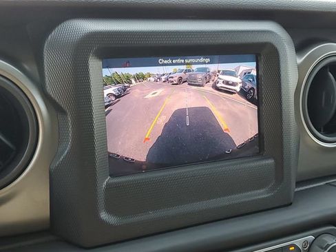 Used 2023 Jeep Wrangler Unlimited AWD/4WD image 15