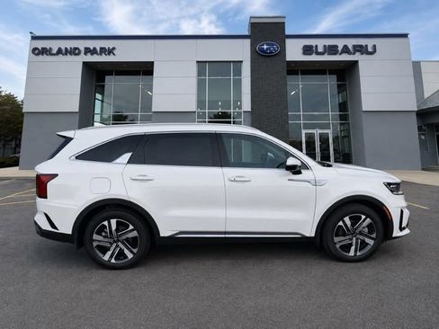 Used 2022 Kia Sorento SX Prestige w/ Panoramic Sunroof Package AWD/4WD image 3