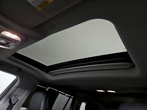 Used 2021 Toyota Highlander XLE FWD image 16