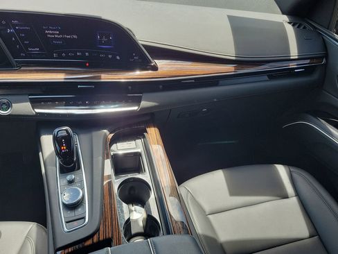 Used 2023 Cadillac Escalade Luxury image 19