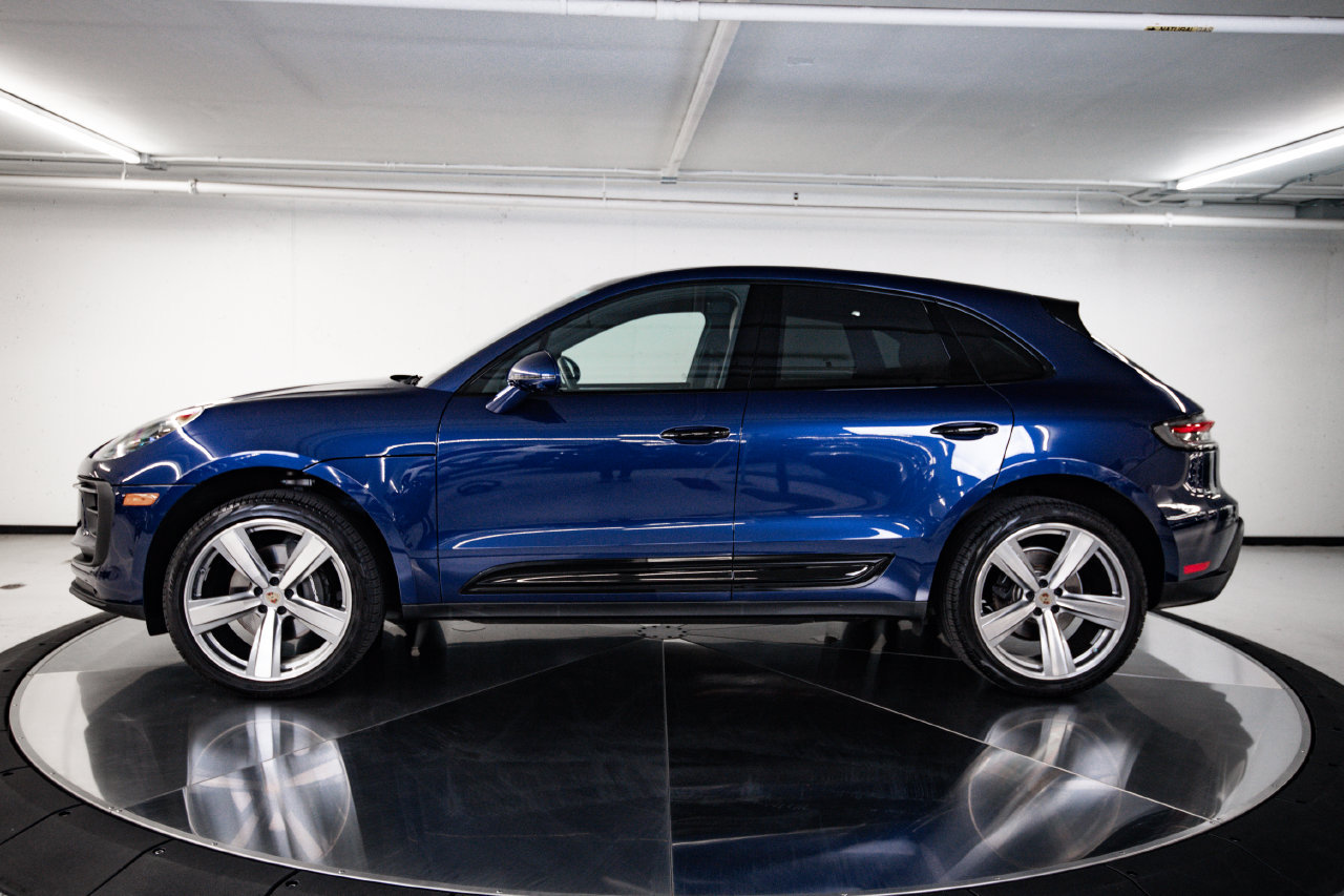 Certified 2026 Porsche Macan AWD/4WD image 2