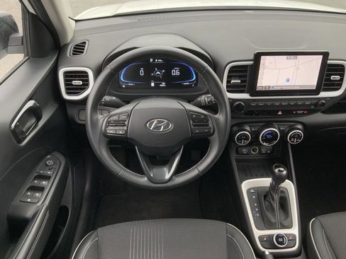 Used 2024 Hyundai Venue Limited FWD image 23