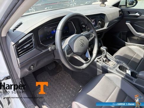 Used 2024 Volkswagen Jetta SE FWD image 14