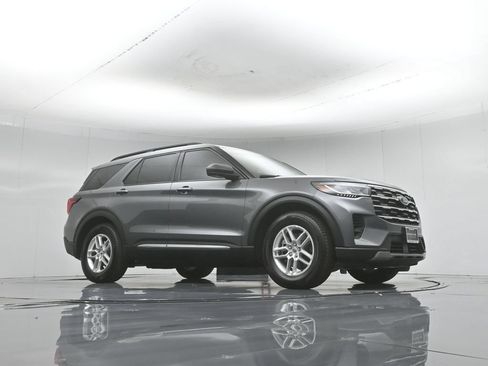 Certified 2025 Ford Explorer Active RWD image 54