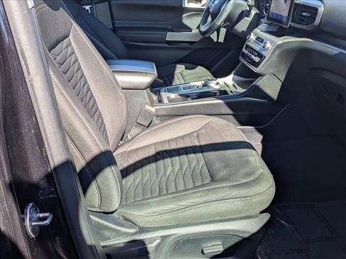 Used 2021 Ford Explorer XLT image 20