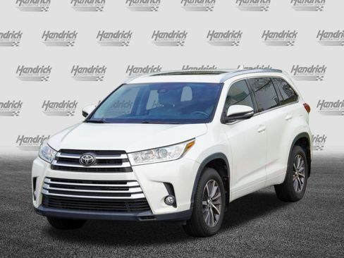 Used 2017 Toyota Highlander XLE AWD/4WD image 5