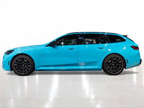 Used 2026 BMW M5 Touring w/ Executive Package AWD/4WD image 3