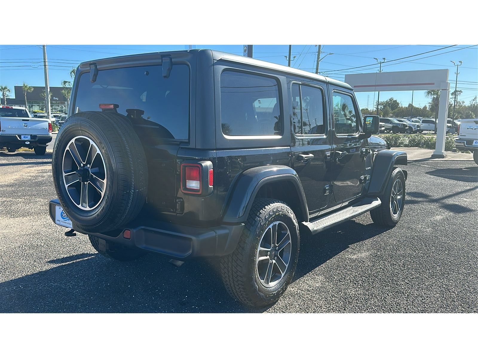 Used 2023 Jeep Wrangler Unlimited Sahara AWD/4WD image 6