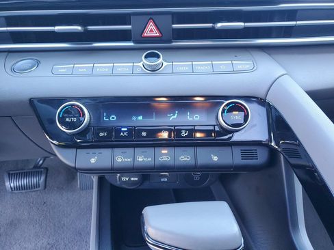 Used 2025 Hyundai Elantra SEL FWD image 28
