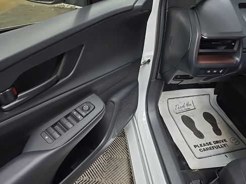 Used 2024 Toyota Prius Prime FWD image 27