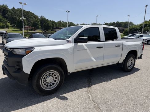 Used 2023 Chevrolet Colorado W/T AWD/4WD image 3