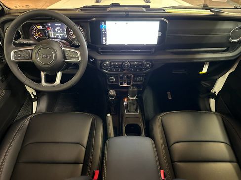New 2026 Jeep Wrangler Unlimited Sahara AWD/4WD image 12