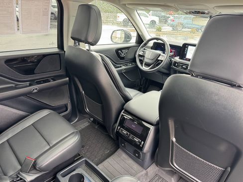 Used 2025 Lincoln Aviator Premiere AWD image 19