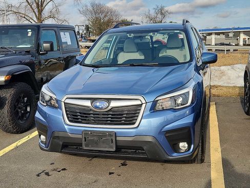 Used 2021 Subaru Forester Premium image 2