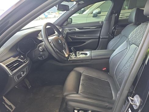 Used 2019 BMW 750i w/ M Sport Package RWD image 5