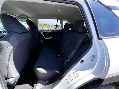 Used 2025 Toyota RAV4 LE AWD/4WD image 15
