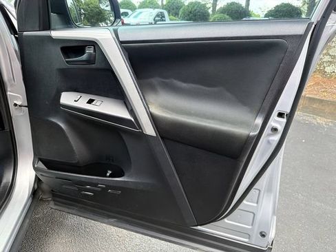 Used 2016 Toyota RAV4 LE FWD image 14