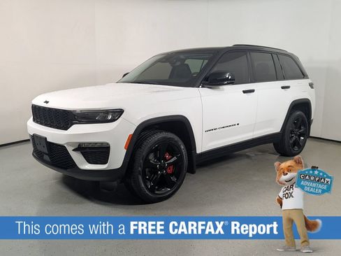 Used 2023 Jeep Grand Cherokee Limited w/ Black Appearance Package AWD/4WD image 3