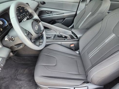 Certified 2025 Hyundai Elantra Sport FWD image 7