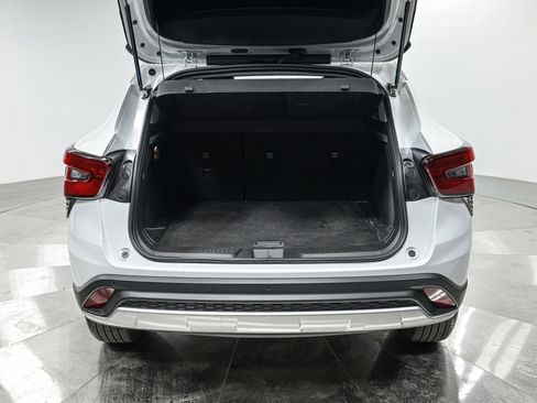 Used 2024 Chevrolet Trax LT FWD image 7