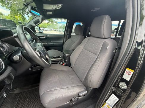Used 2017 Toyota Tacoma TRD Sport w/ Tow Package (A/T) AWD/4WD image 18