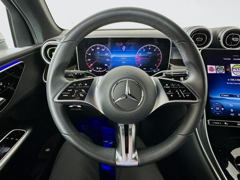 Used 2025 Mercedes-Benz GLC 300 4MATIC image 11