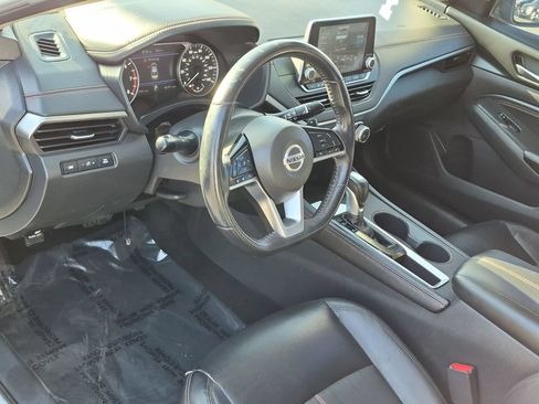 Used 2020 Nissan Altima 2.5 SR FWD image 2