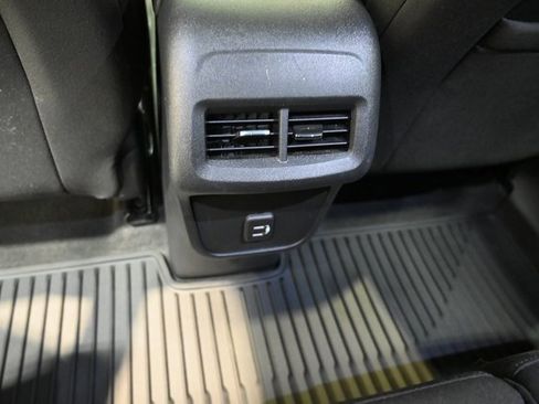 Used 2023 Chevrolet Equinox LT image 23