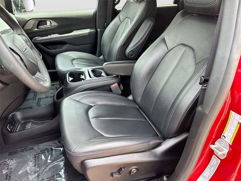 Used 2025 Chrysler Pacifica Select FWD image 21