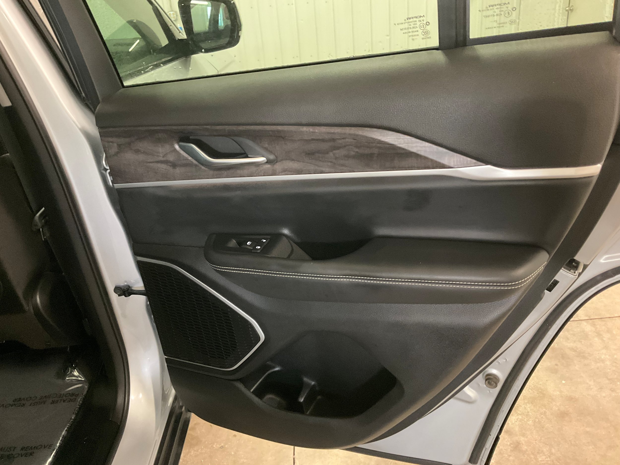 Used 2022 Jeep Grand Cherokee Limited AWD/4WD image 26