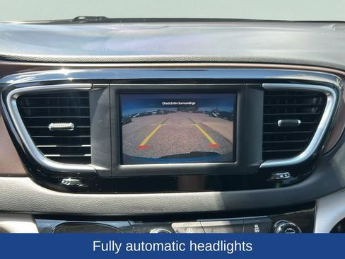 Used 2023 Chrysler Voyager LX FWD image 11
