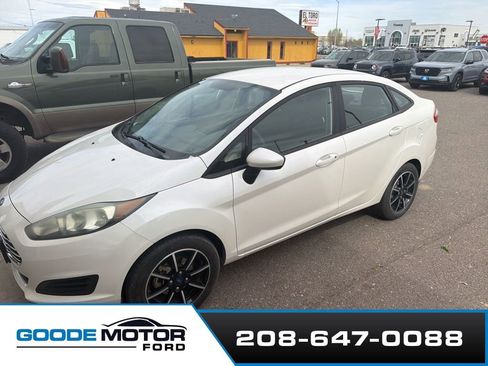 Used 2018 Ford Fiesta SE image 1