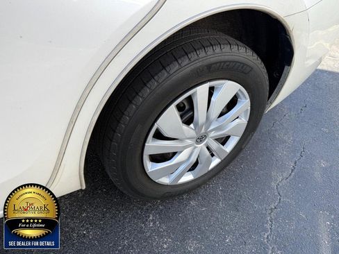 Used 2015 Toyota Corolla LE image 19