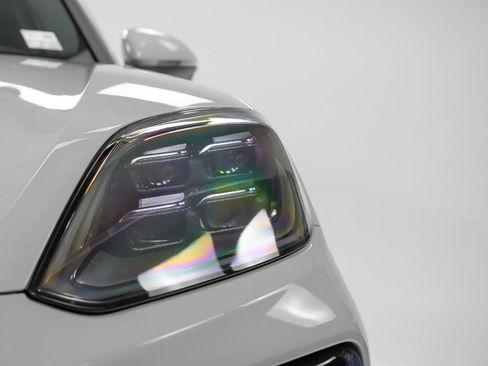 Certified 2025 Porsche Cayenne Coupe AWD/4WD image 8