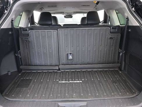 Certified 2026 Toyota Highlander XLE w/ Protection Package #3 (TMS) AWD/4WD image 33
