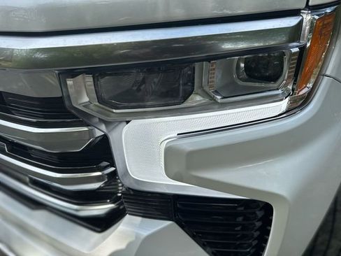Used 2024 Chevrolet Silverado 1500 High Country w/ High Country Premium Package AWD/4WD image 9