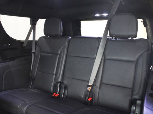 Used 2023 Chevrolet Suburban Z71 image 28