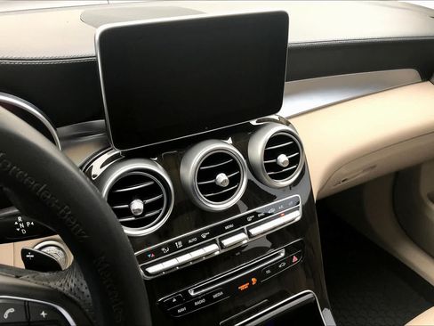 Used 2017 Mercedes-Benz GLC 300 image 34