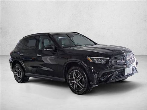 Certified 2025 Mercedes-Benz GLC 300 image 3