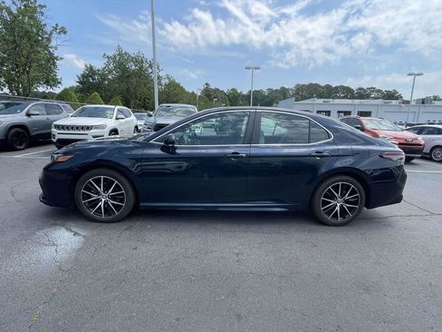 Used 2021 Toyota Camry SE w/ Convenience Package FWD image 12