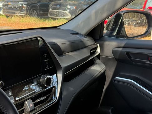 Used 2025 Toyota Highlander LE image 33