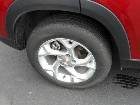 Used 2024 Chevrolet Trax LS w/ LS Convenience Package FWD image 10