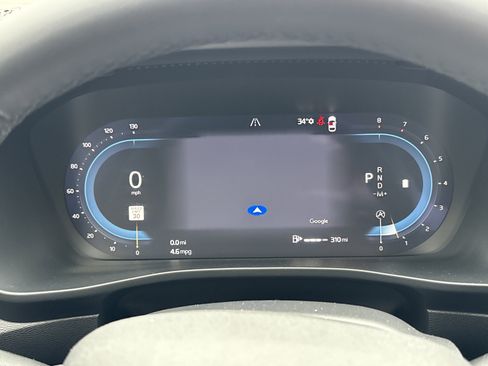 Used 2025 Volvo XC40 B5 Plus image 21